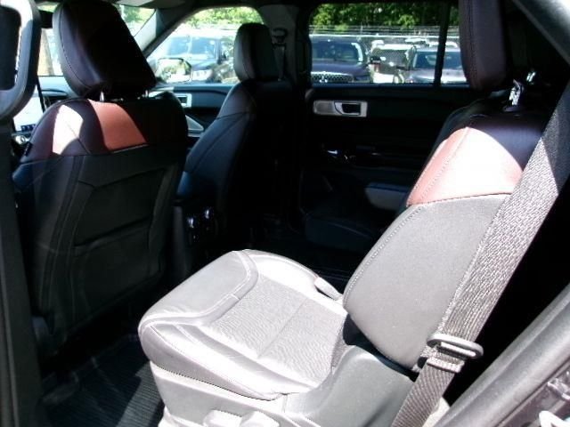Used 2022 Agate Black Metallic Ford Platinum image 9