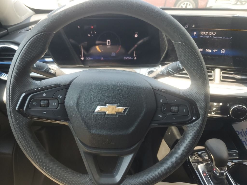 Used 2025 Gray Chevrolet LT image 19