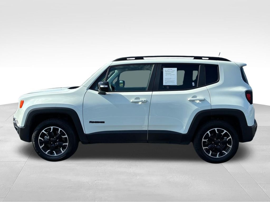 Used 2023 White Jeep Latitude image 2