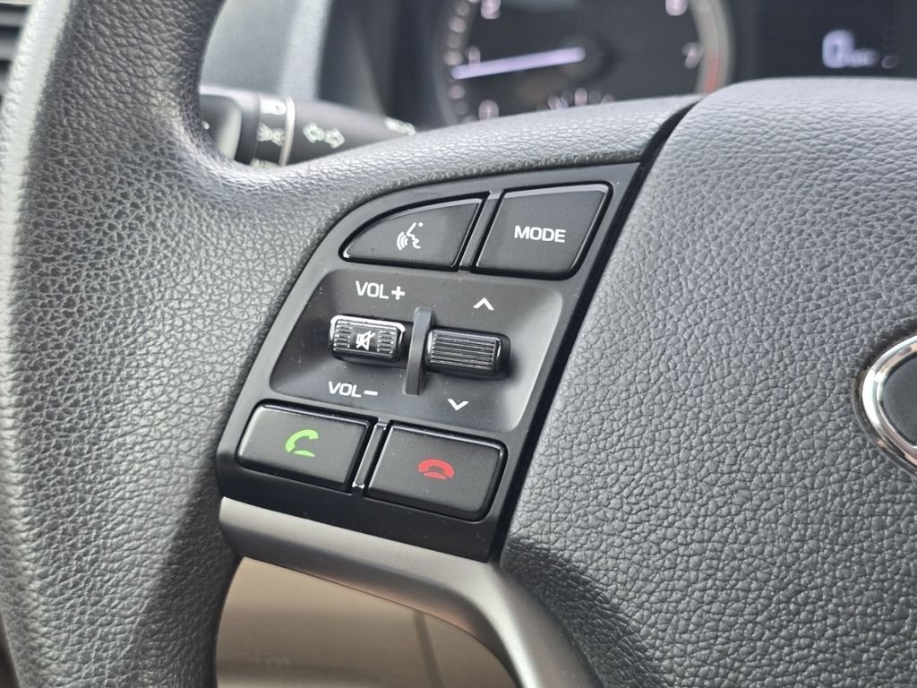 Used 2018 White Hyundai SE image 31