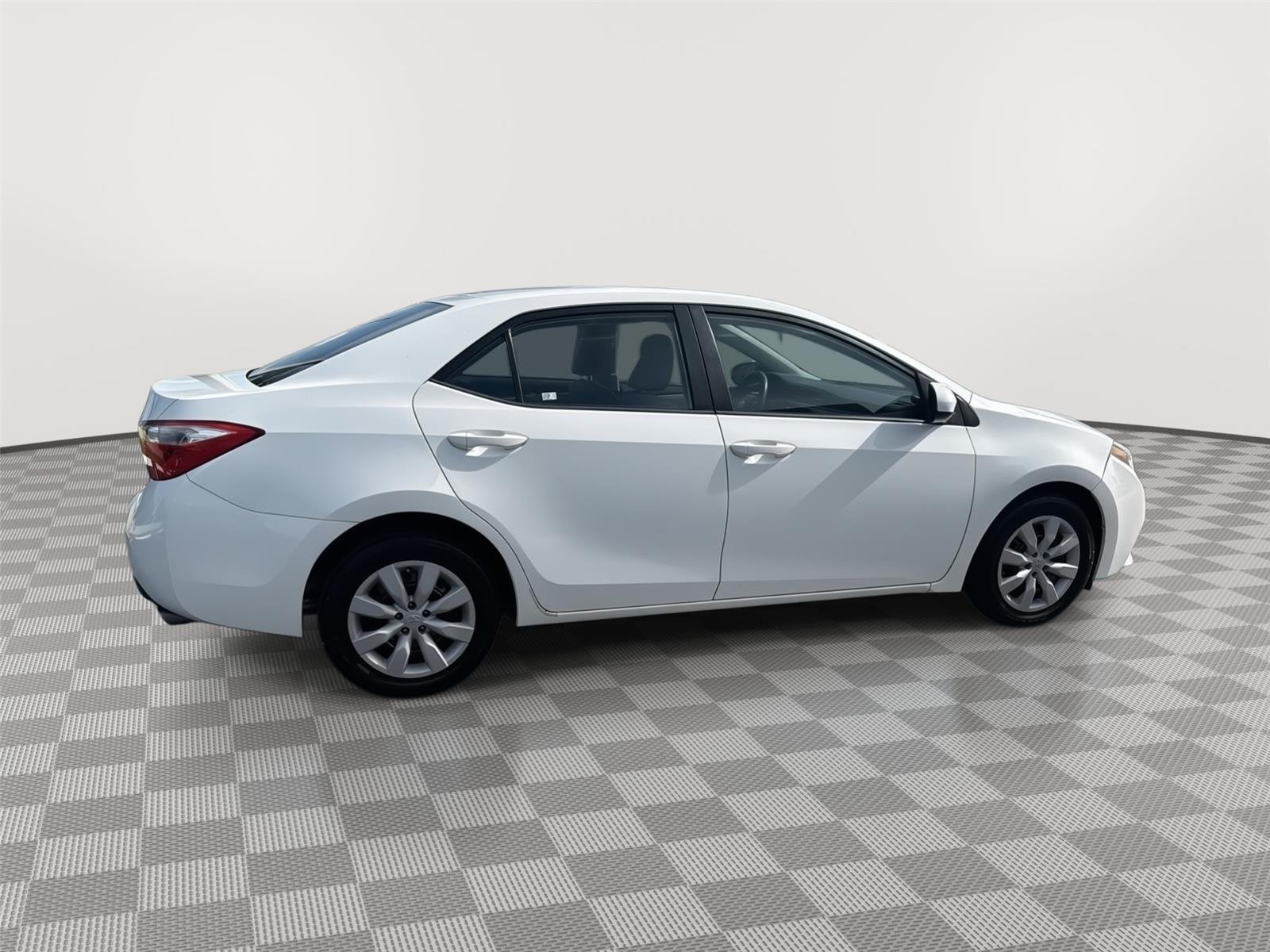 Used 2014 Super White Toyota LE image 4