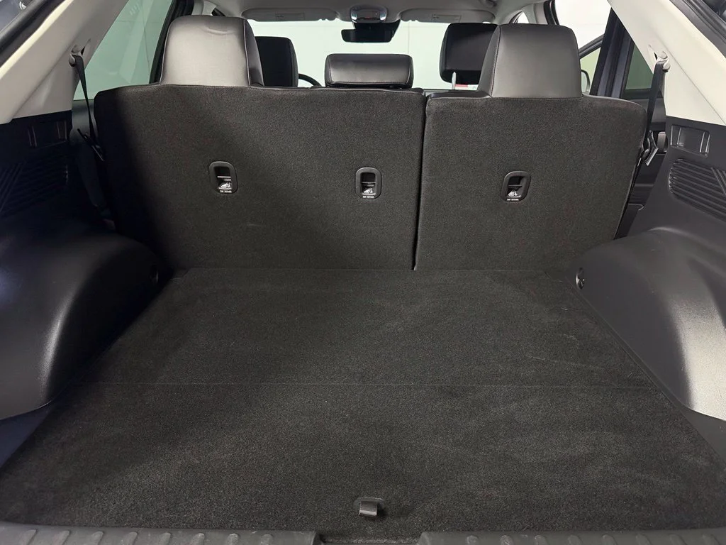 Certified Used 2025 Green Hyundai SEL image 21