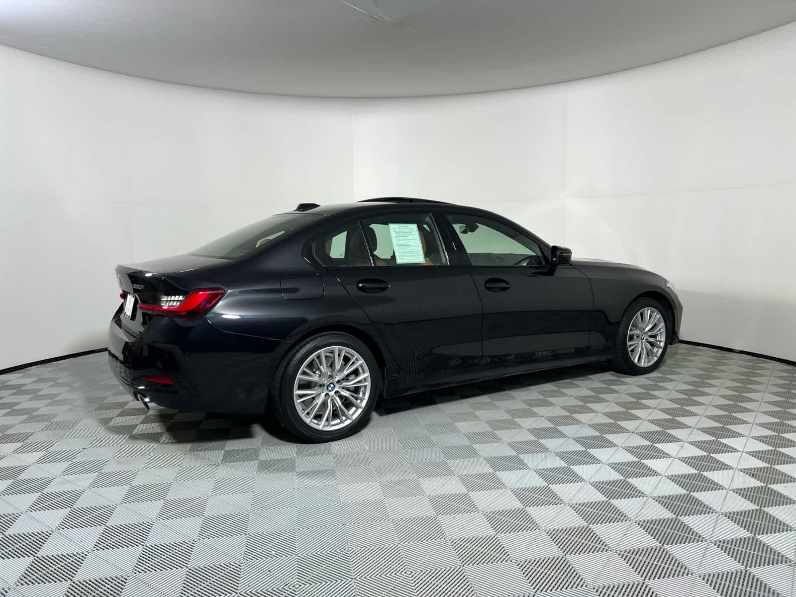 2023 BMW 3 Series 330i - Photo 6