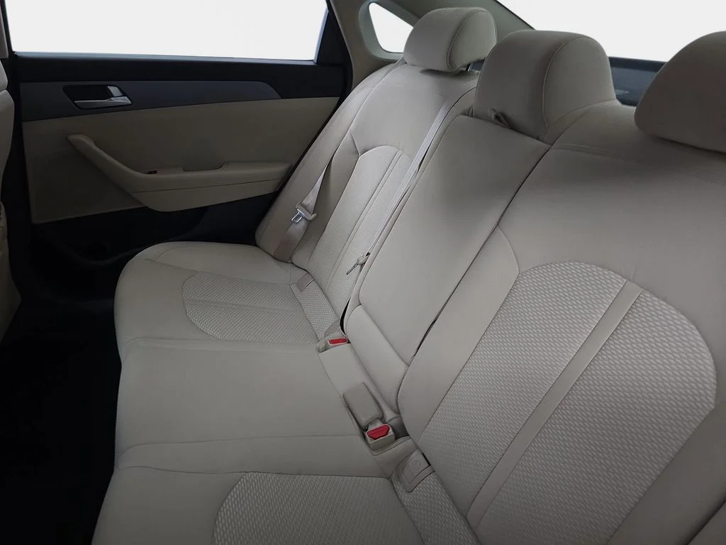 Used 2015 Venetian Red Metallic Hyundai SE image 16