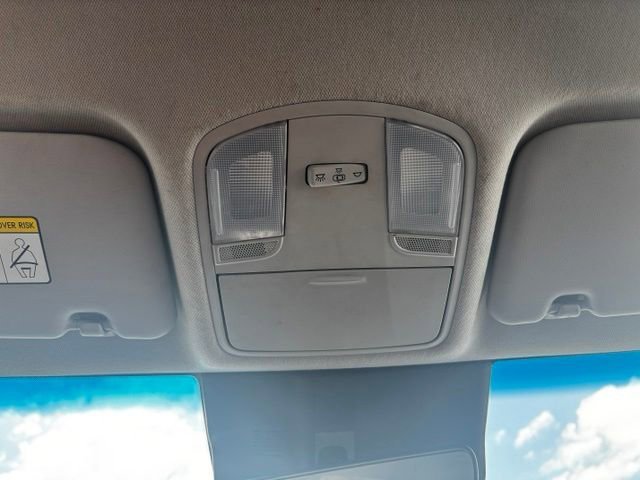 Used 2022 White Hyundai SE image 20