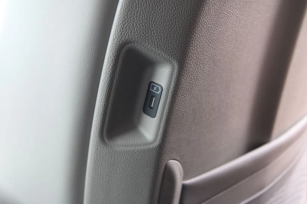 New 2026 Snow White Pearl Kia EX image 42