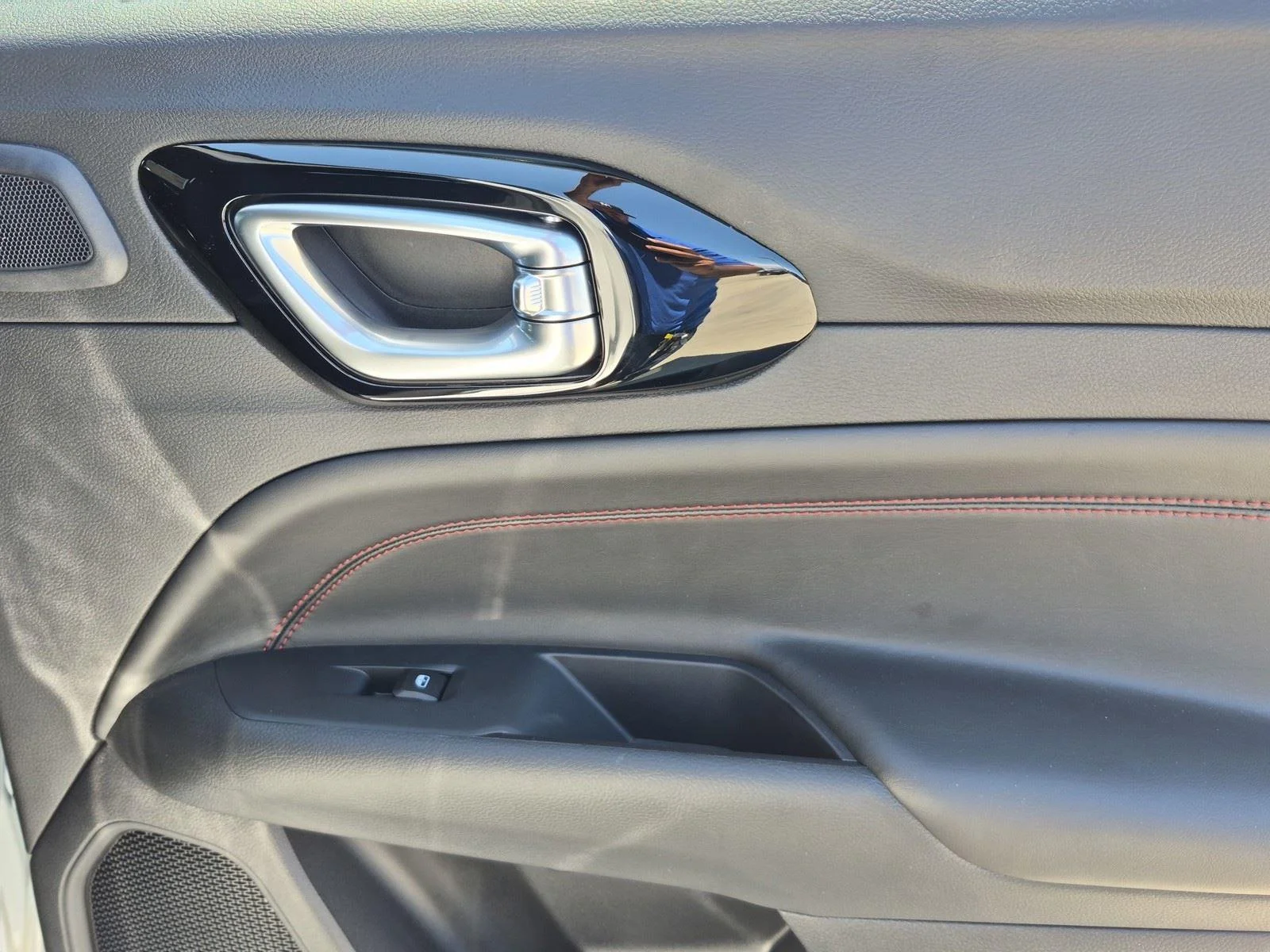 New 2026 Bright White Clear-Coat Exterior Paint Jeep Trailhawk image 8