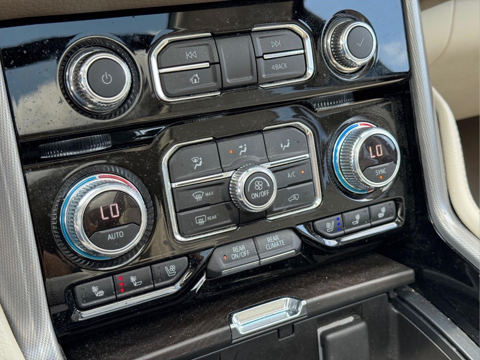 Used 2022 White Frost Tricoat GMC Denali image 27