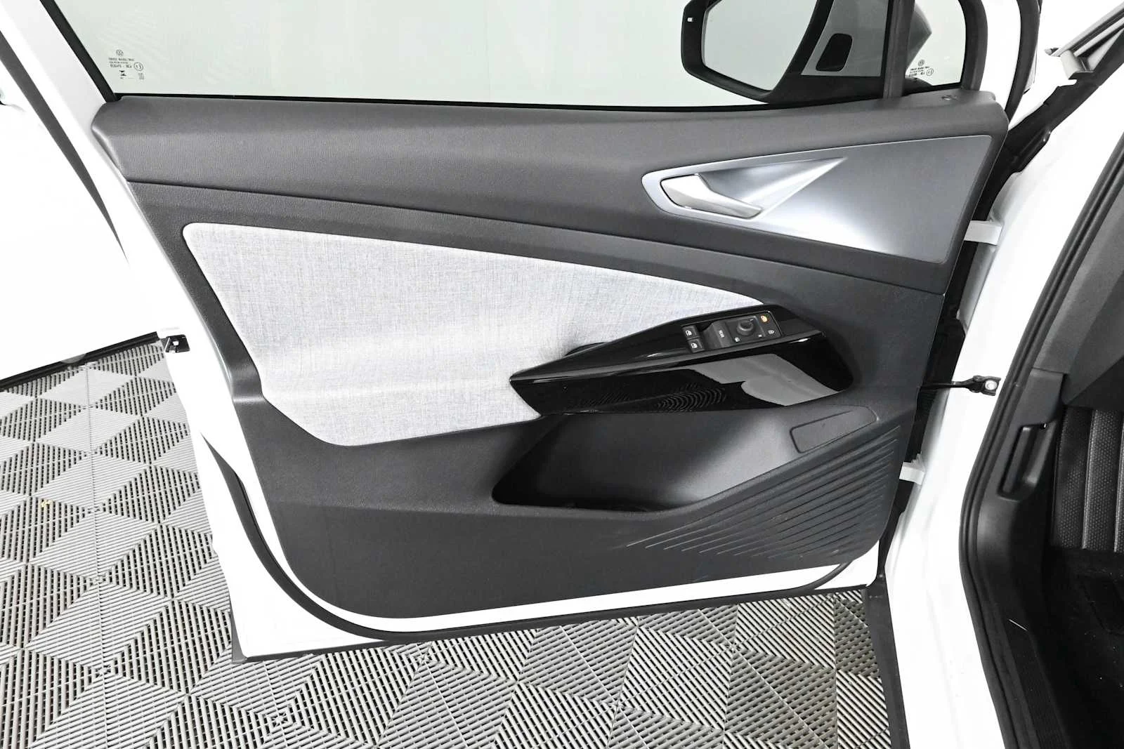 New 2026 OPAL WHITE Volkswagen Pro image 17