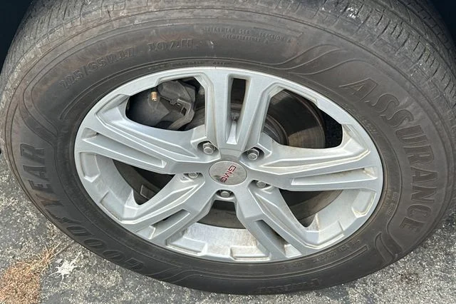 Used 2019 Gray GMC SLE image 4