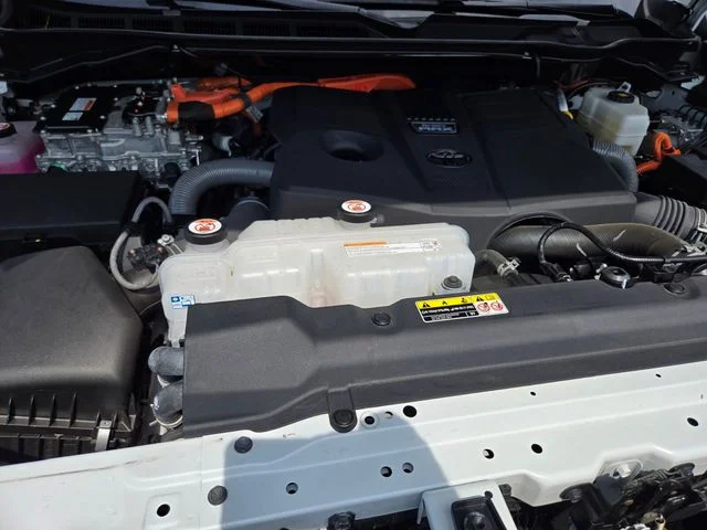 Used 2025 White Toyota SR5 image 22