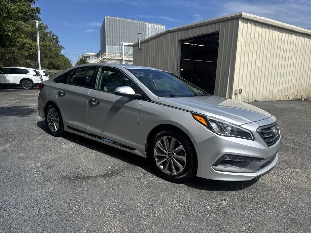 Used 2016 Silver Hyundai Sport image 3