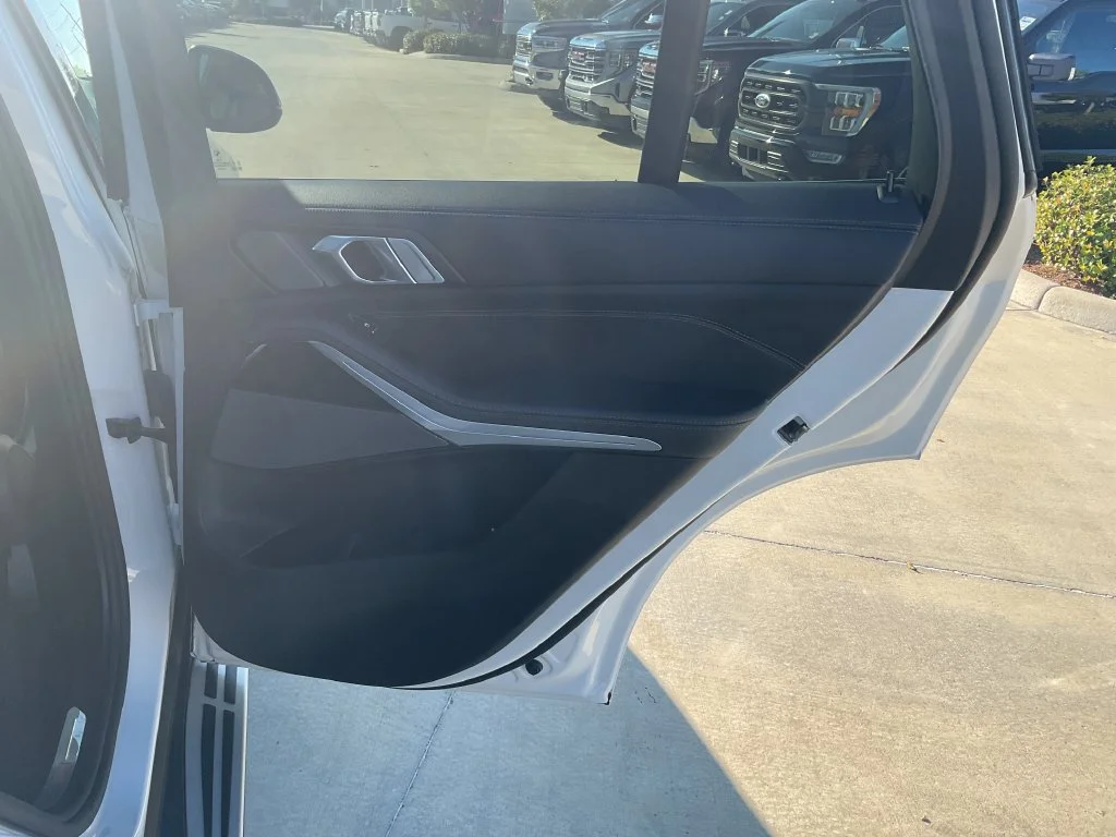 Used 2026 White BMW sDrive40i image 15