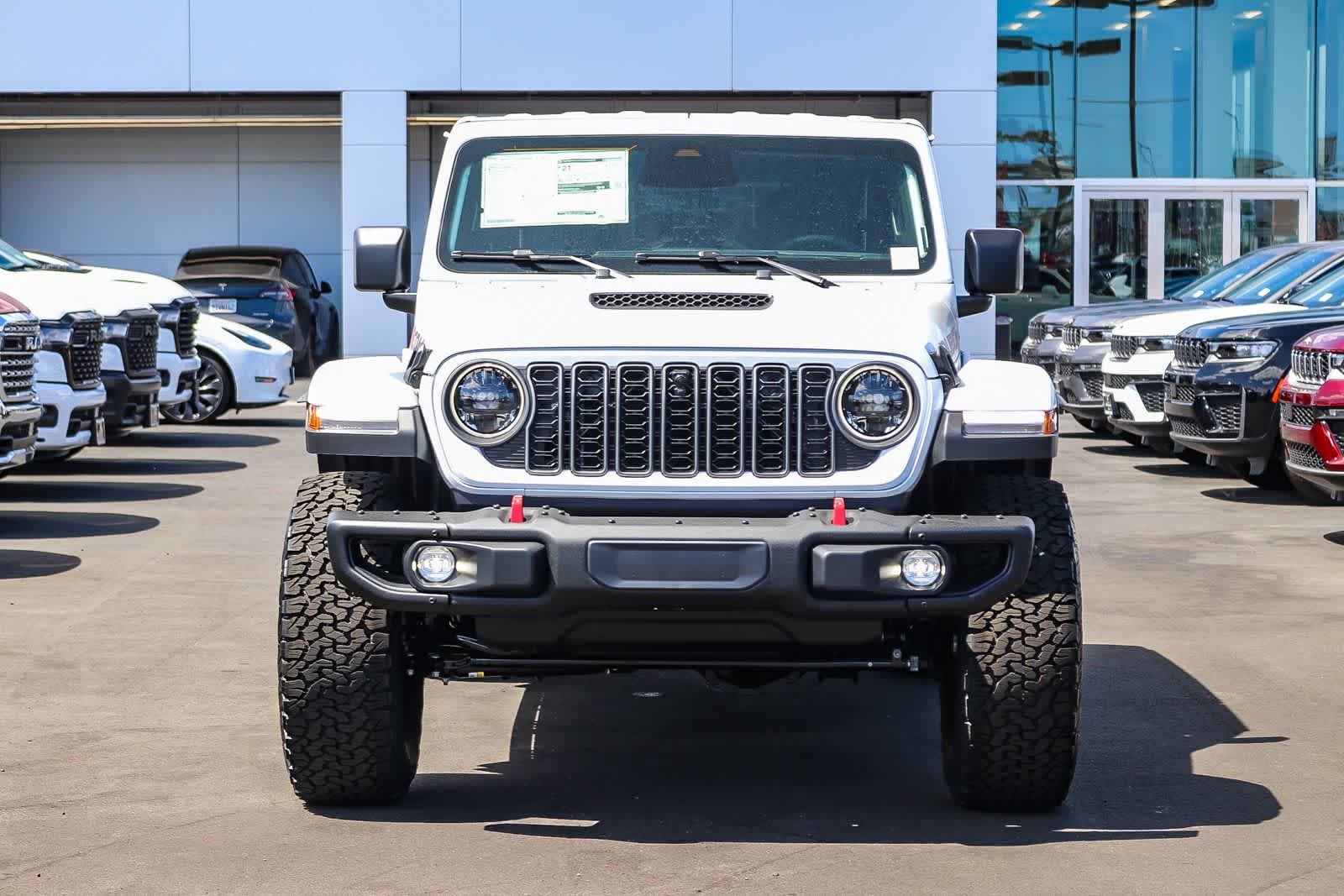 New 2026 Bright White Clear-Coat Exterior Paint Jeep Rubicon X image 2