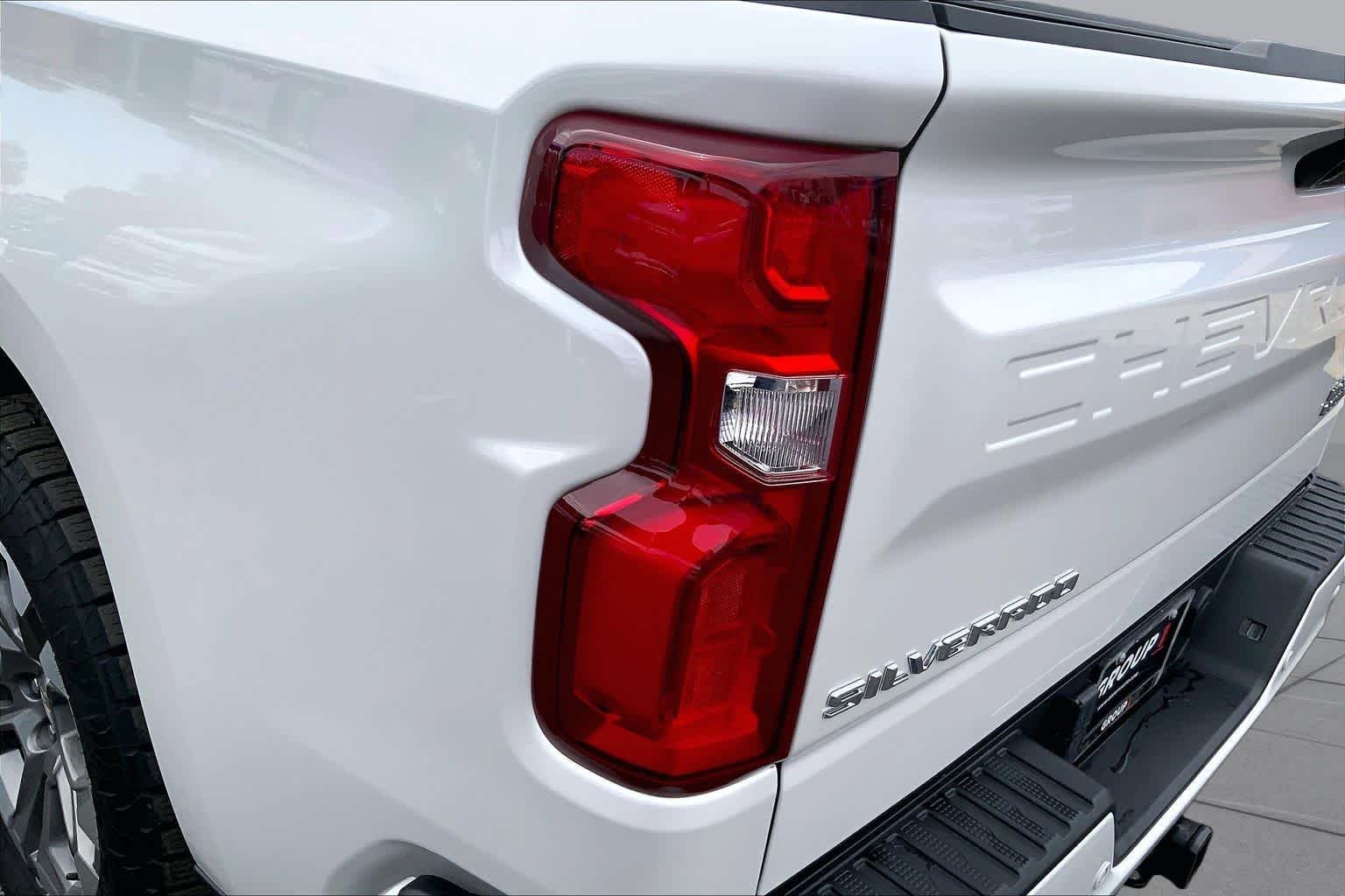 Used 2024 Iridescent Pearl Tricoat Chevrolet High Country image 29