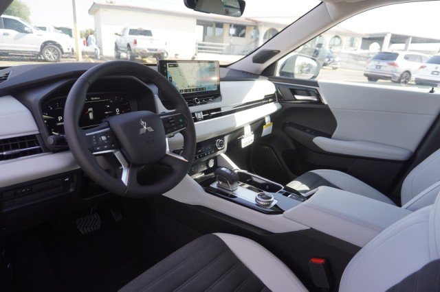 New 2025 Black Diamond Mitsubishi SE image 21
