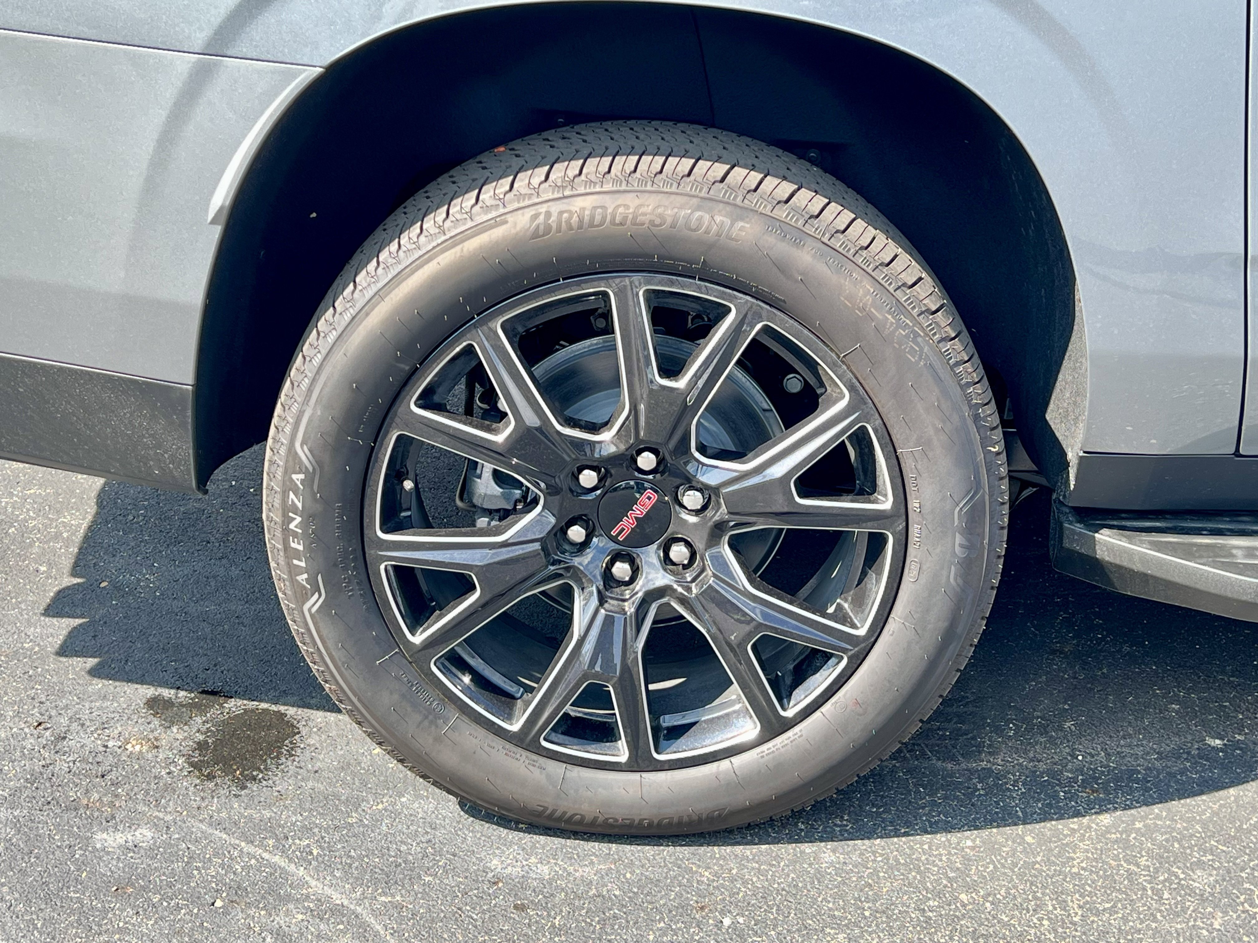 2025 GMC Yukon XL Denali - Photo 38