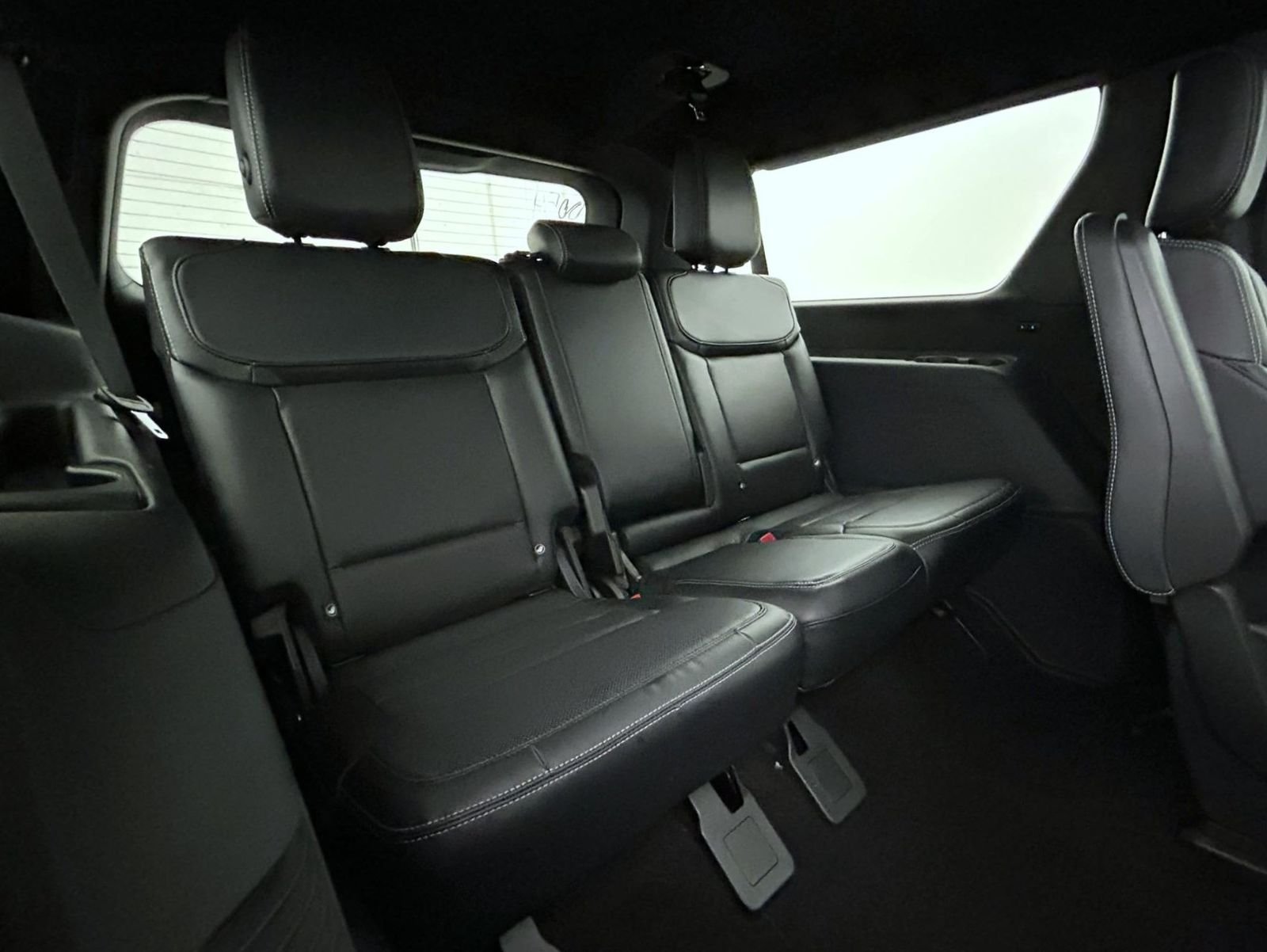 New 2027 Agate Black Metallic Ford Platinum image 20