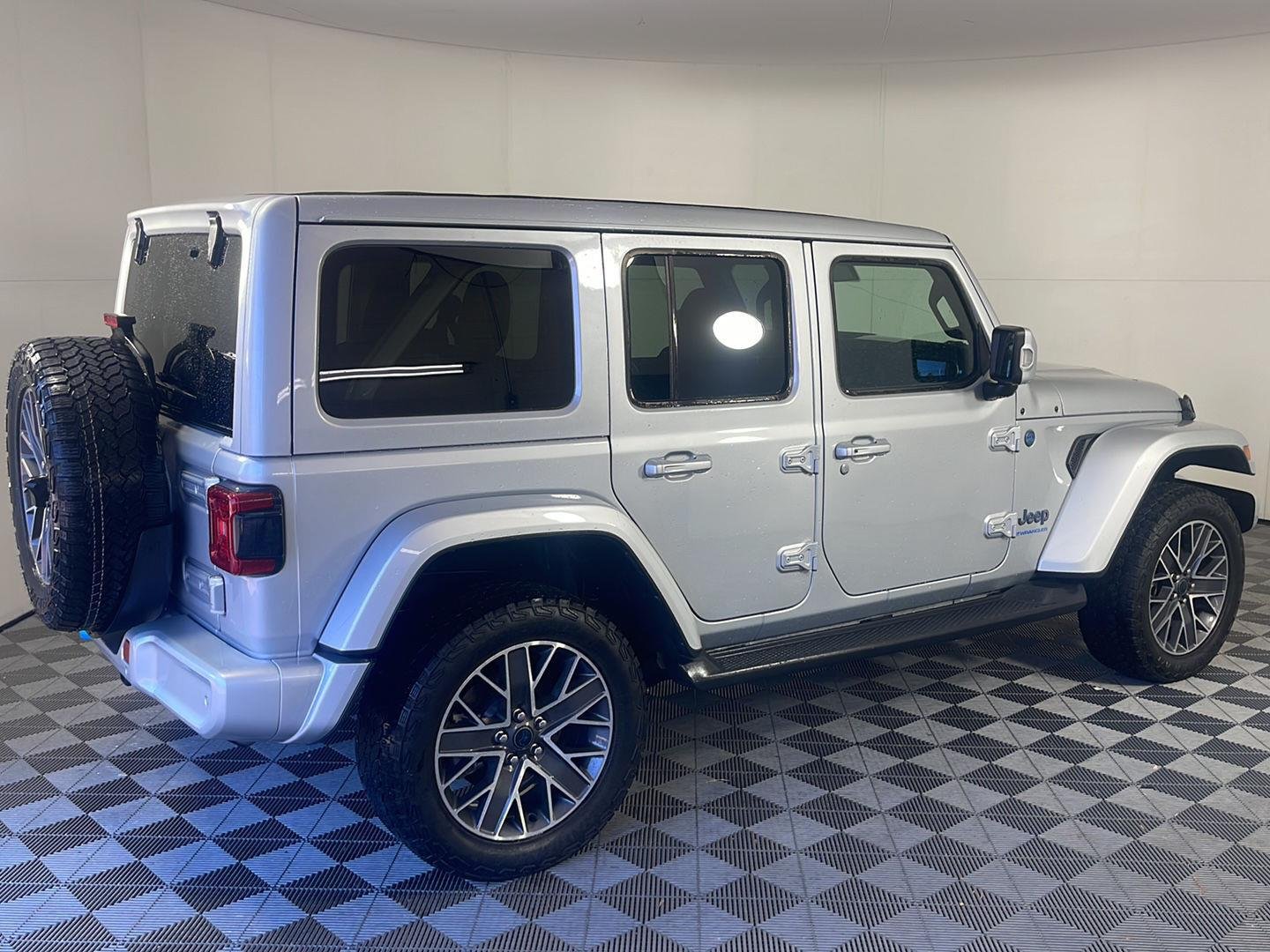 Used 2024 Silver Zynith Clearcoat Jeep High Altitude image 8