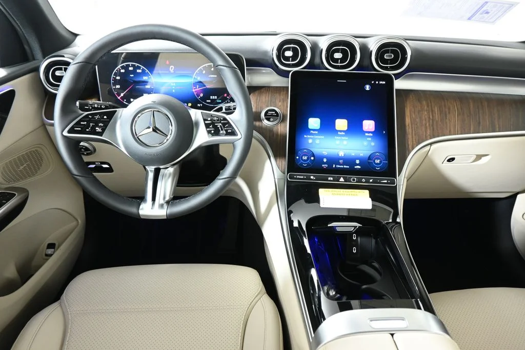 Used 2027 White Mercedes-Benz GLC 300 image 16