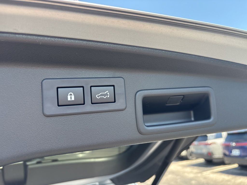 New 2026 ICE SILVER METALLIC Subaru Touring XT image 28