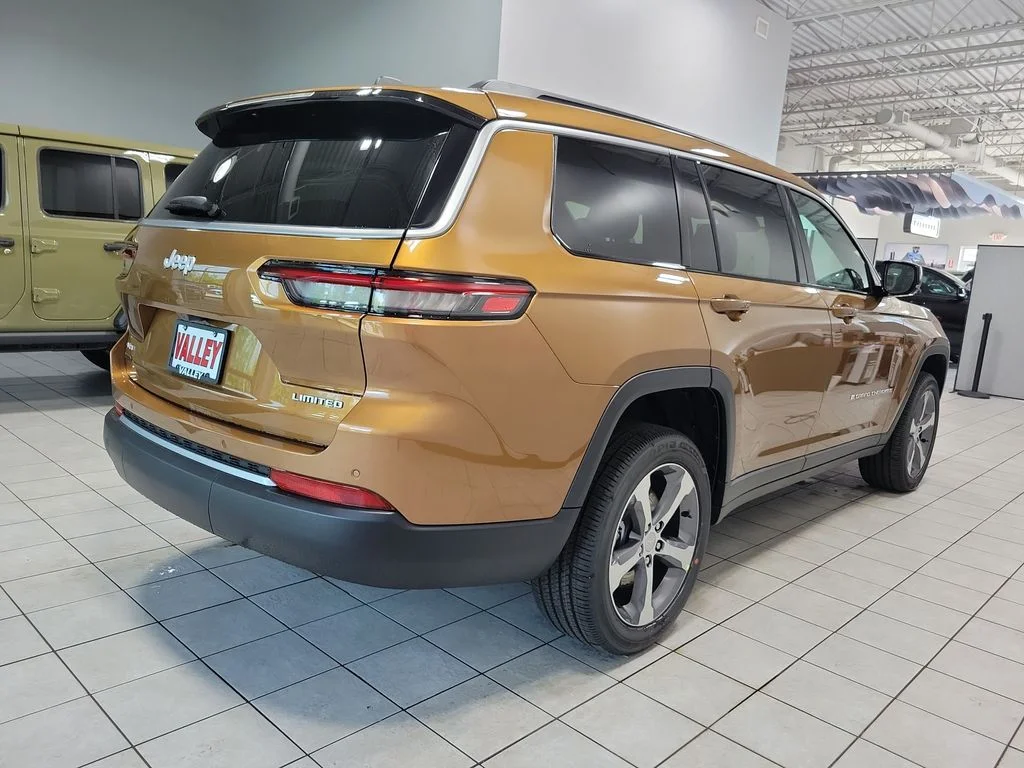 New 2026 Copper Shino Metallic Clear-Coat Exterior Paint Jeep Limited image 7