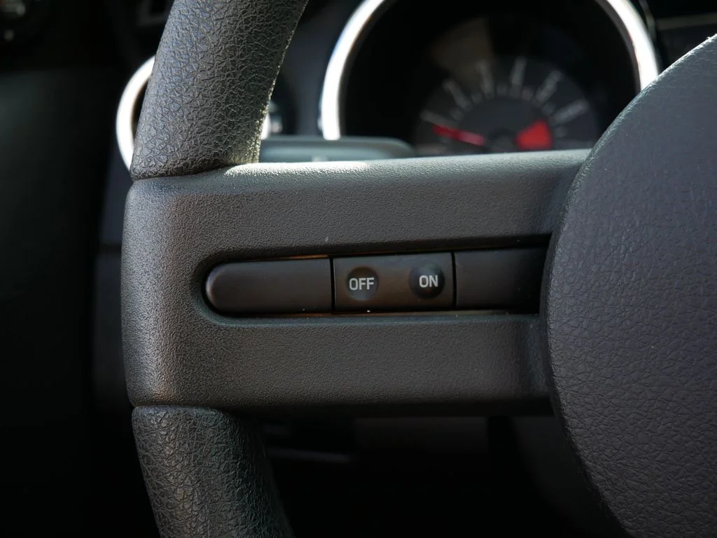 Used 2006  Ford V6 Premium image 19