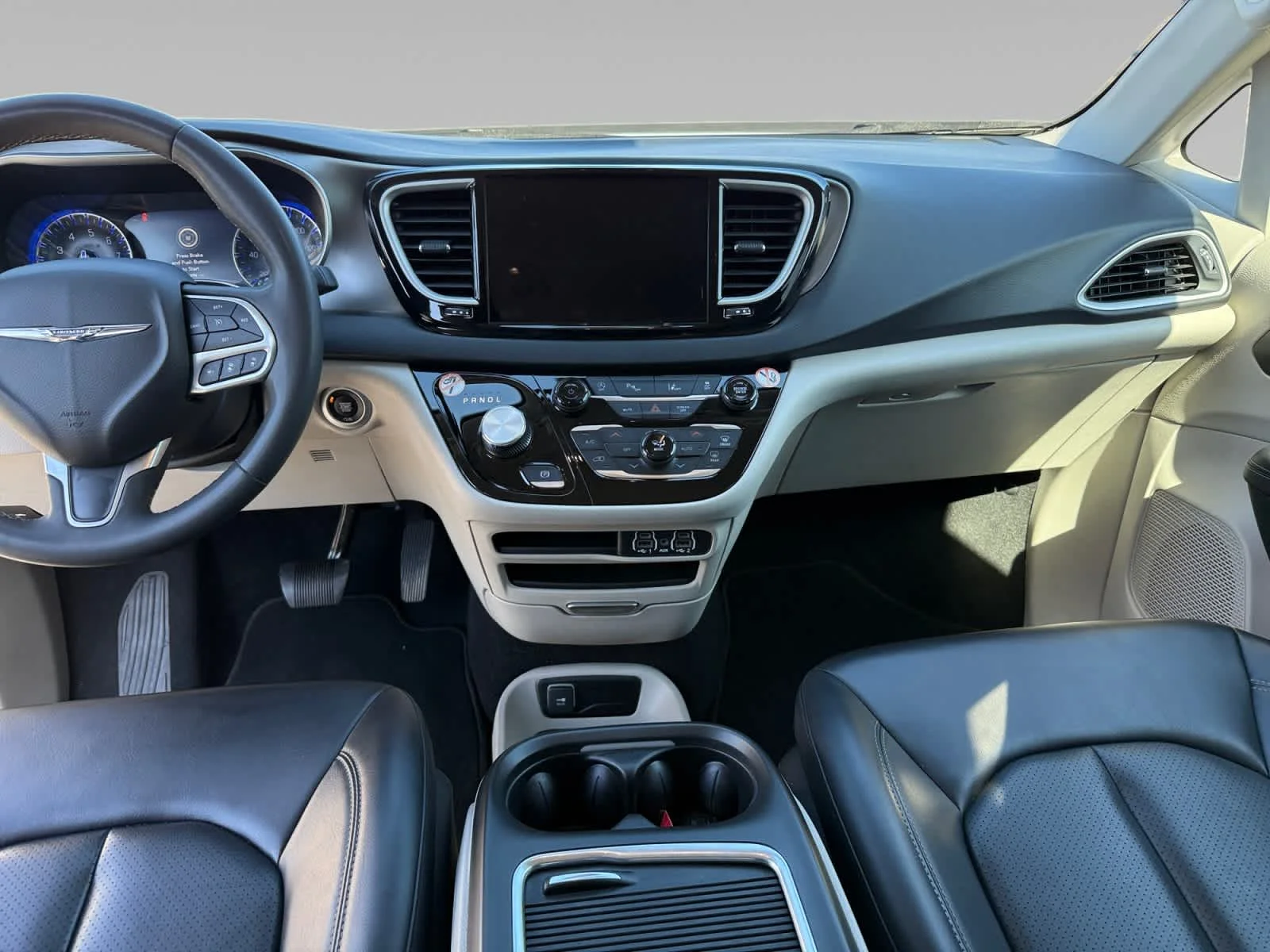 Used 2023 Bright White Clearcoat Chrysler Touring L image 21