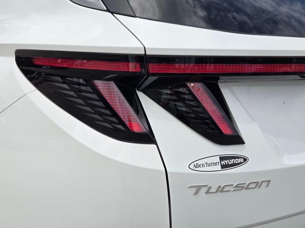Used 2025 White Hyundai SEL Convenience image 7