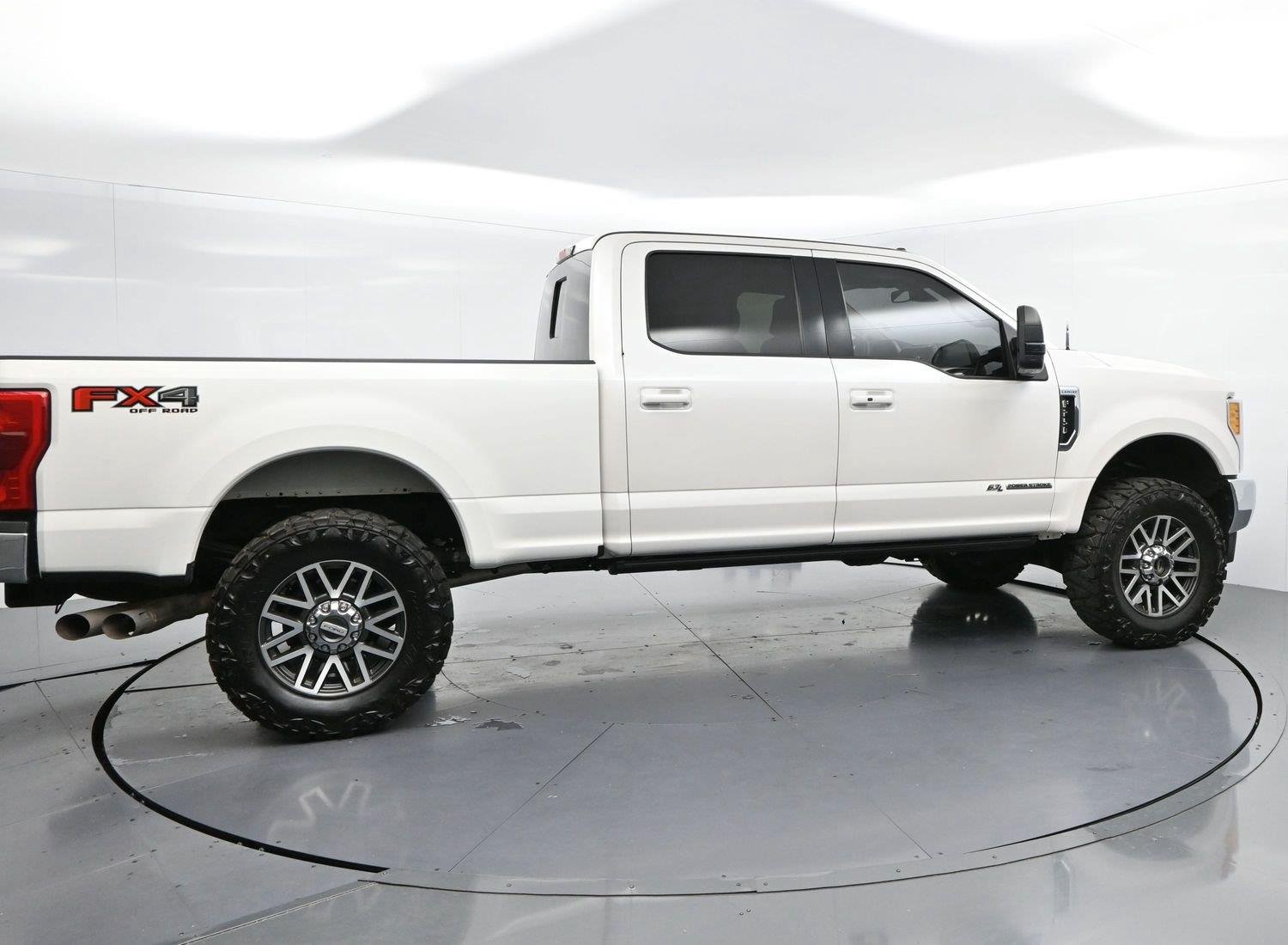 Used 2017 White Platinum Metallic Tri-Coat Ford Lariat image 8