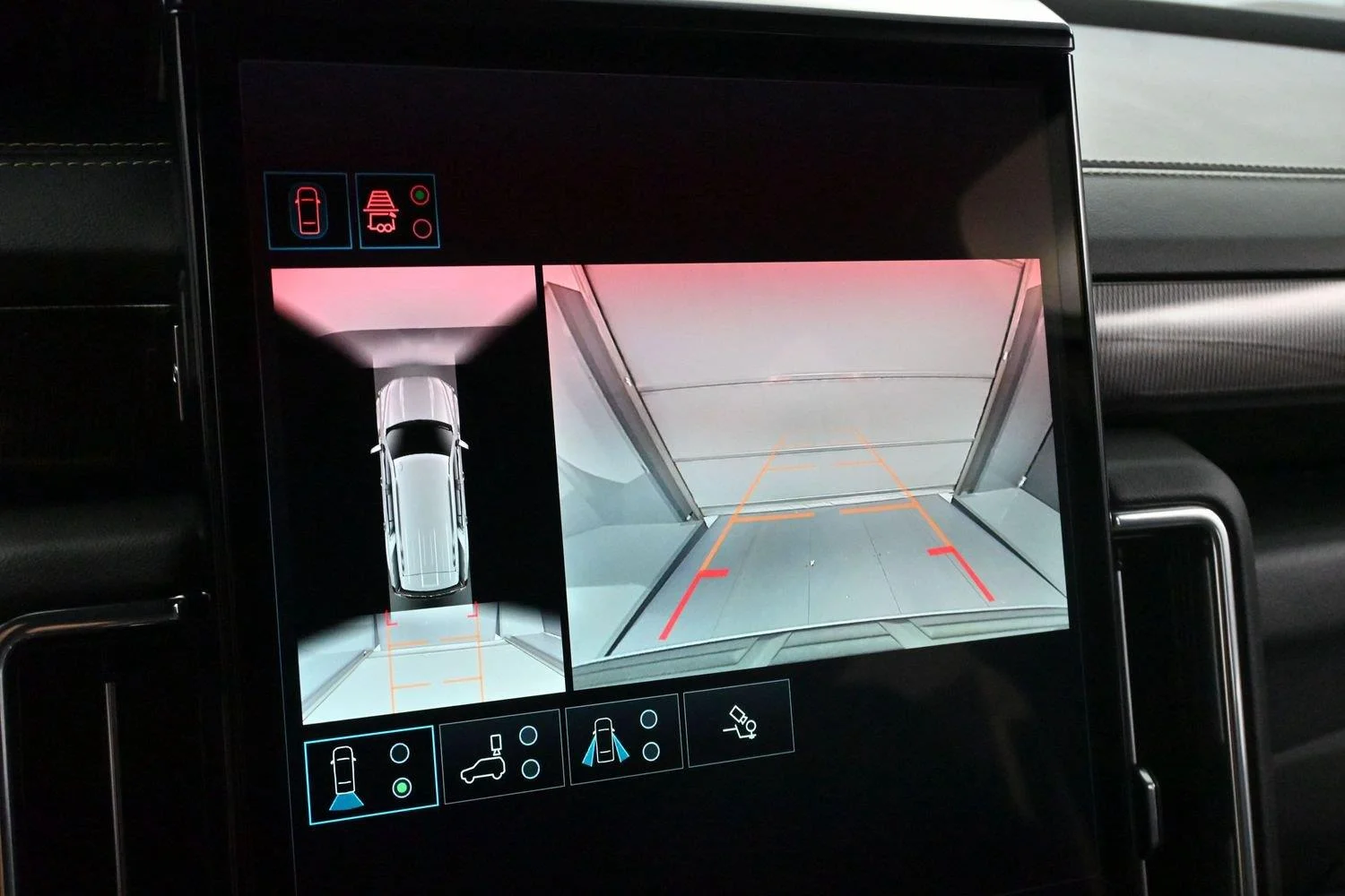 Used 2025 Sterling Metallic GMC Elevation image 20
