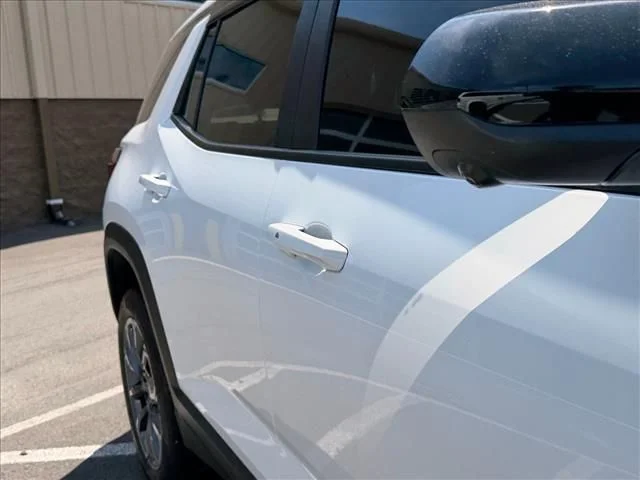 Used 2026 White GMC Elevation image 9