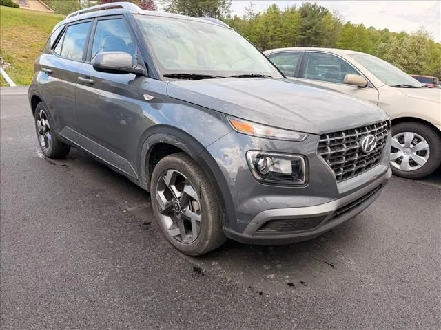 Used 2025 Gray Hyundai SEL image 8