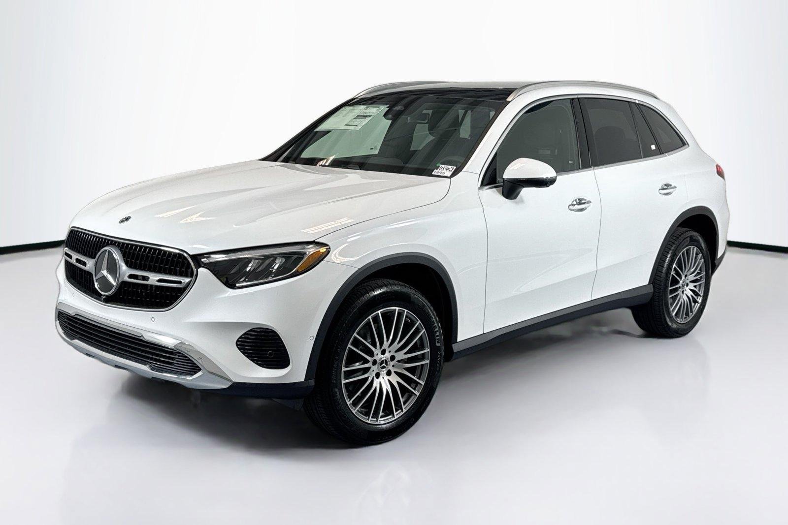 New 2026 Manufaktur Moonlight White Metallic Mercedes-Benz GLC 300 image 1