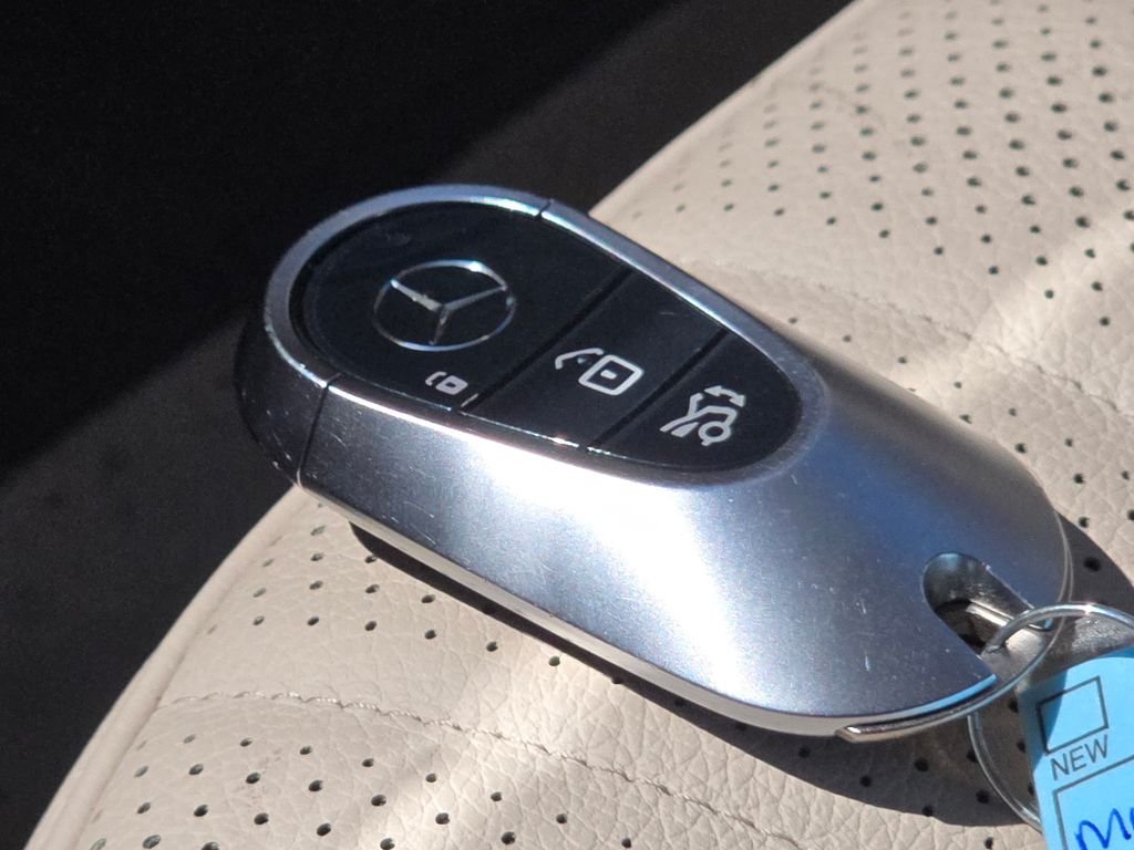 Used 2022 Polar White Mercedes-Benz 450 image 37