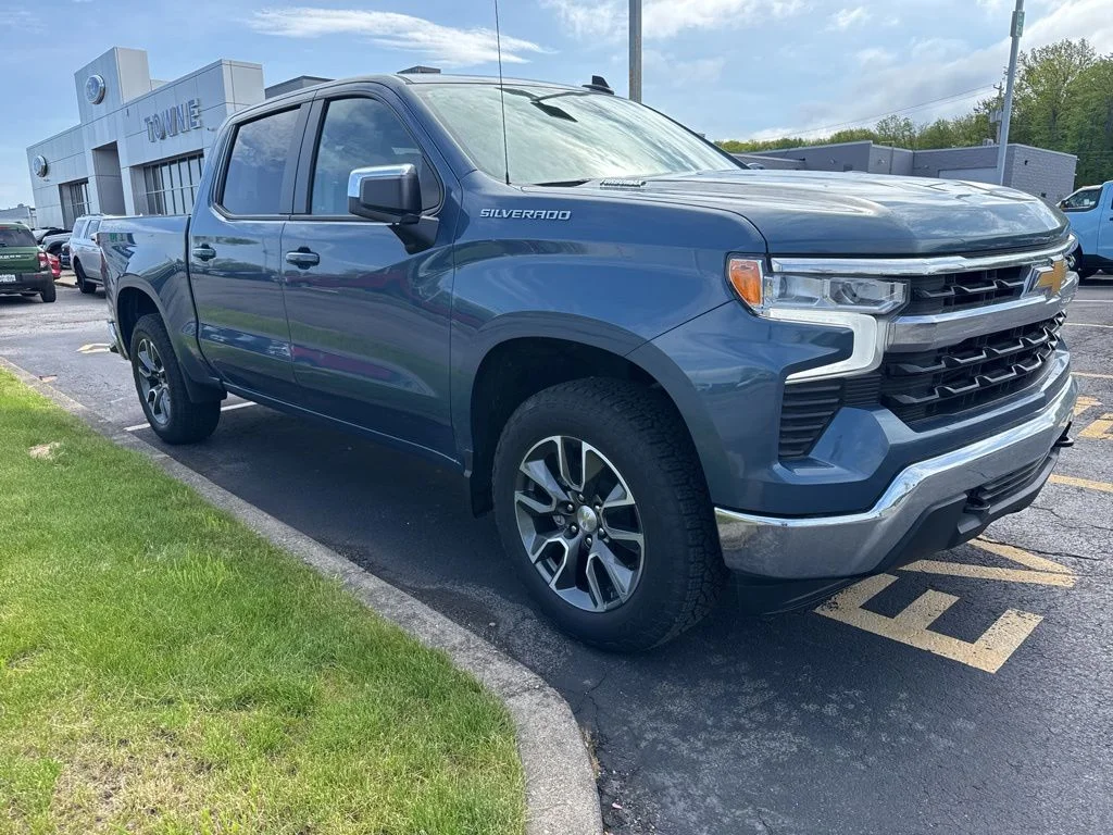Used 2024 Blue Chevrolet LT image 3