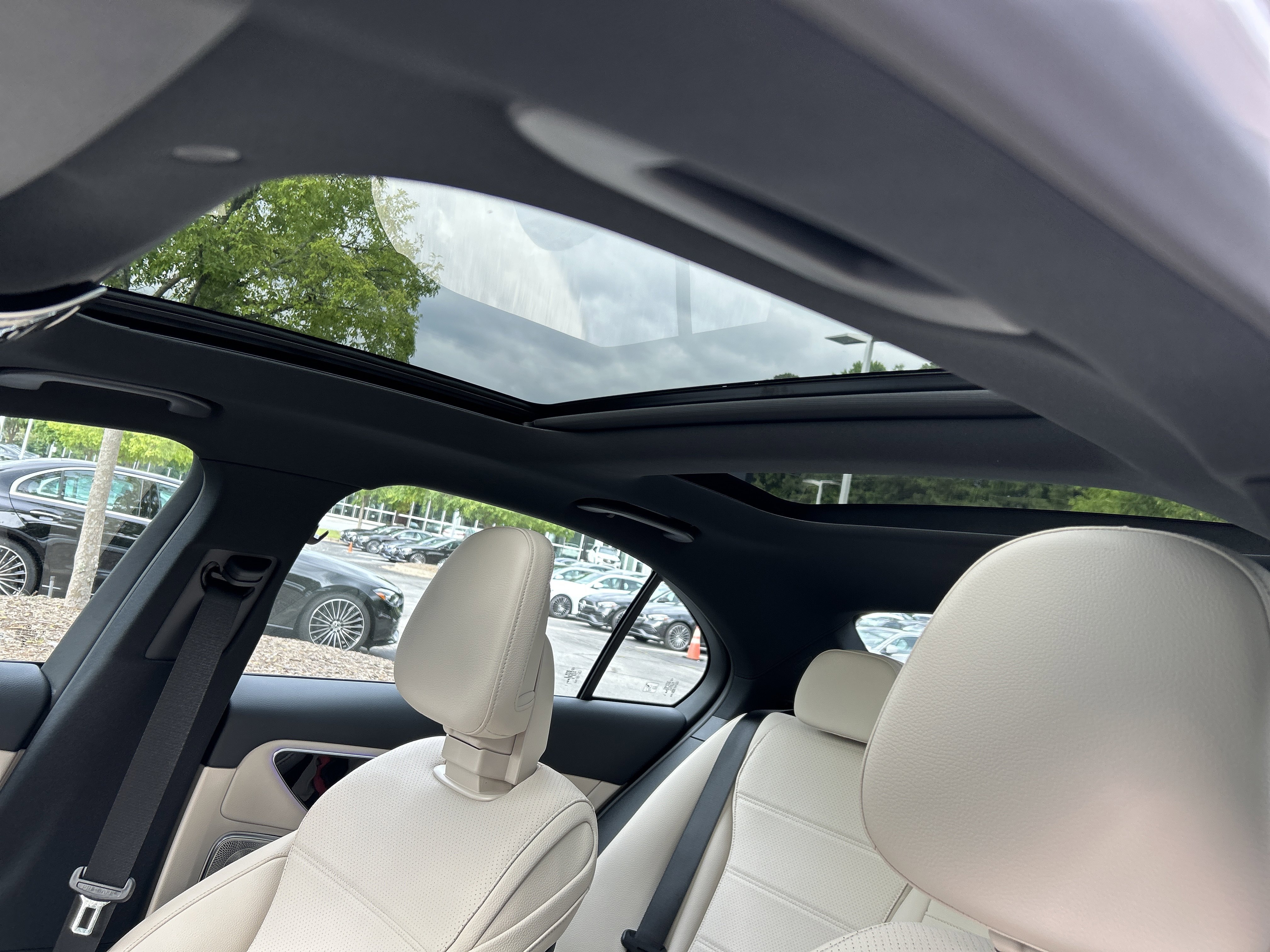 New 2026 MANUFAKTUR Moonlight White Metallic Mercedes-Benz C 300 4MATIC® Sedan image 22