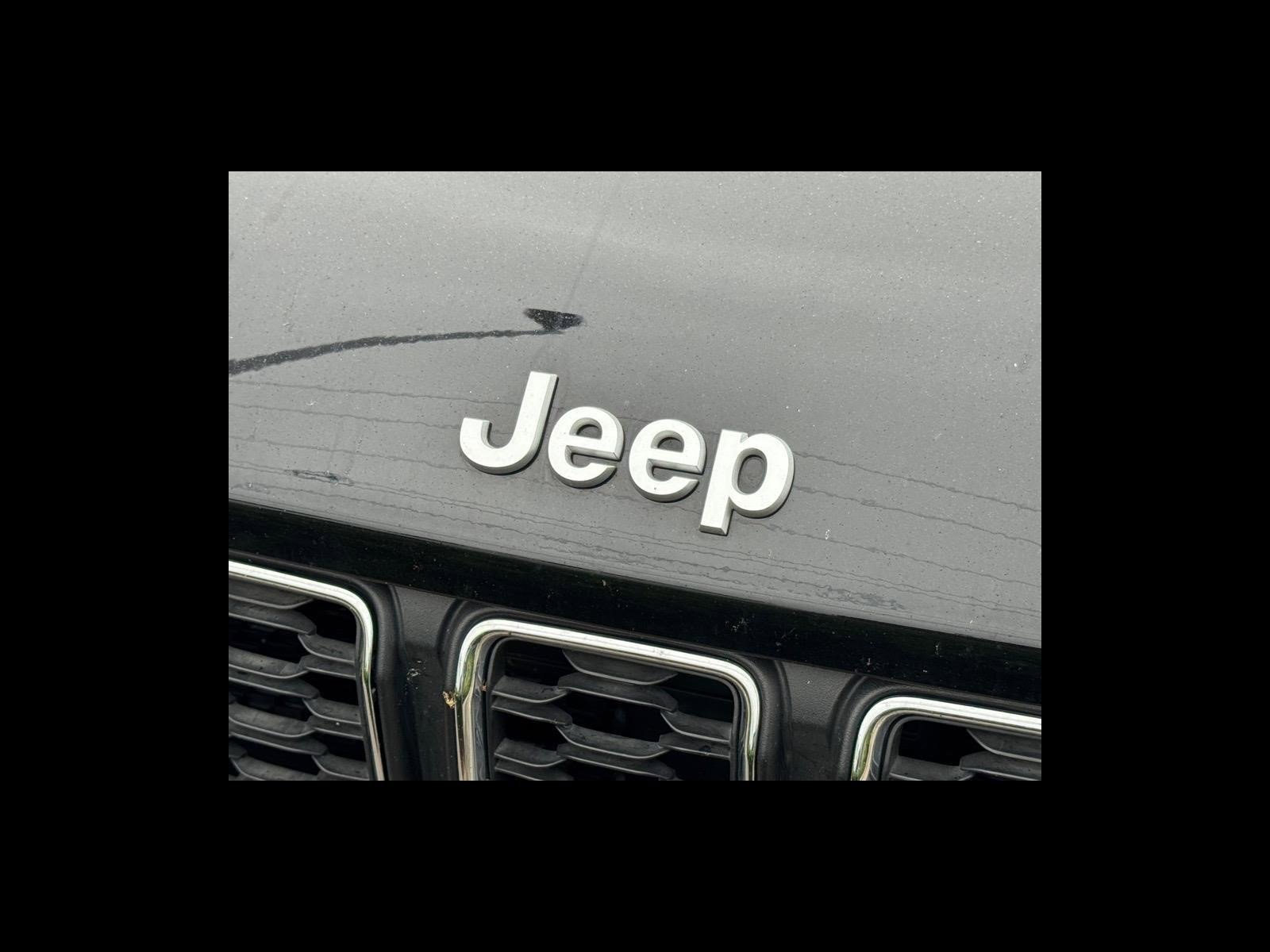 Used 2025 Diamond Black Crystal Pearlcoat Jeep Laredo X image 6