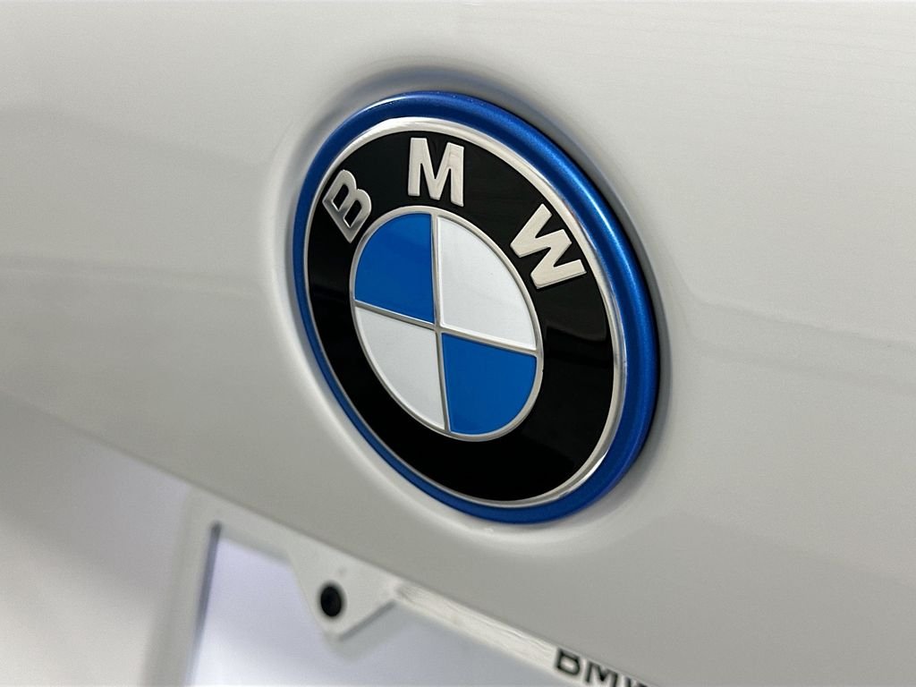 New 2026 Mineral White Metallic BMW xDrive50e image 22