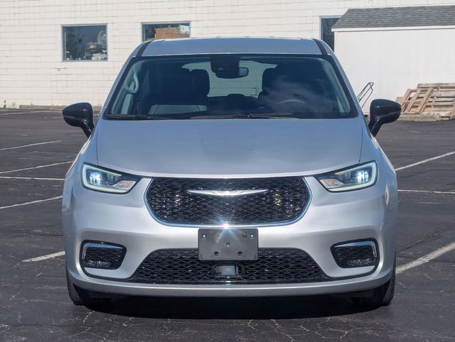 Used 2024 Silver Mist Clearcoat Chrysler Touring L image 3