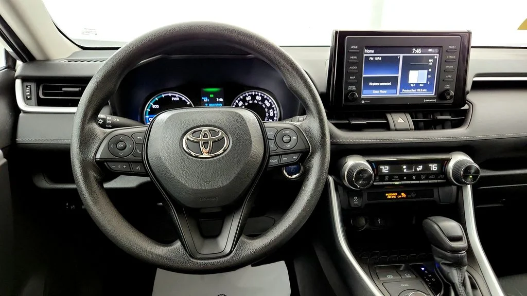 Certified Used 2022 Silver Toyota XLE image 27