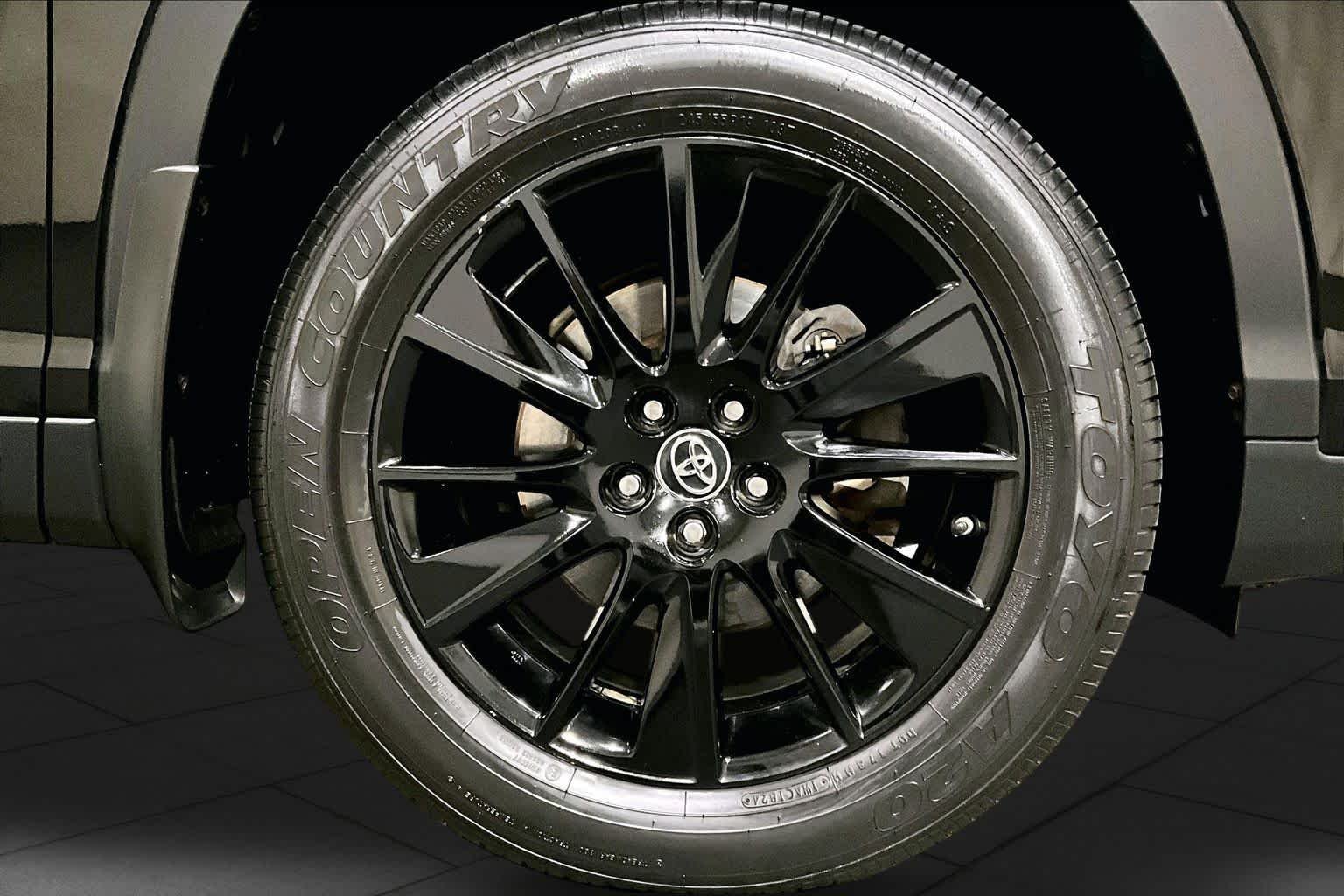 Used 2019 Midnight Black Metallic Toyota SE image 10