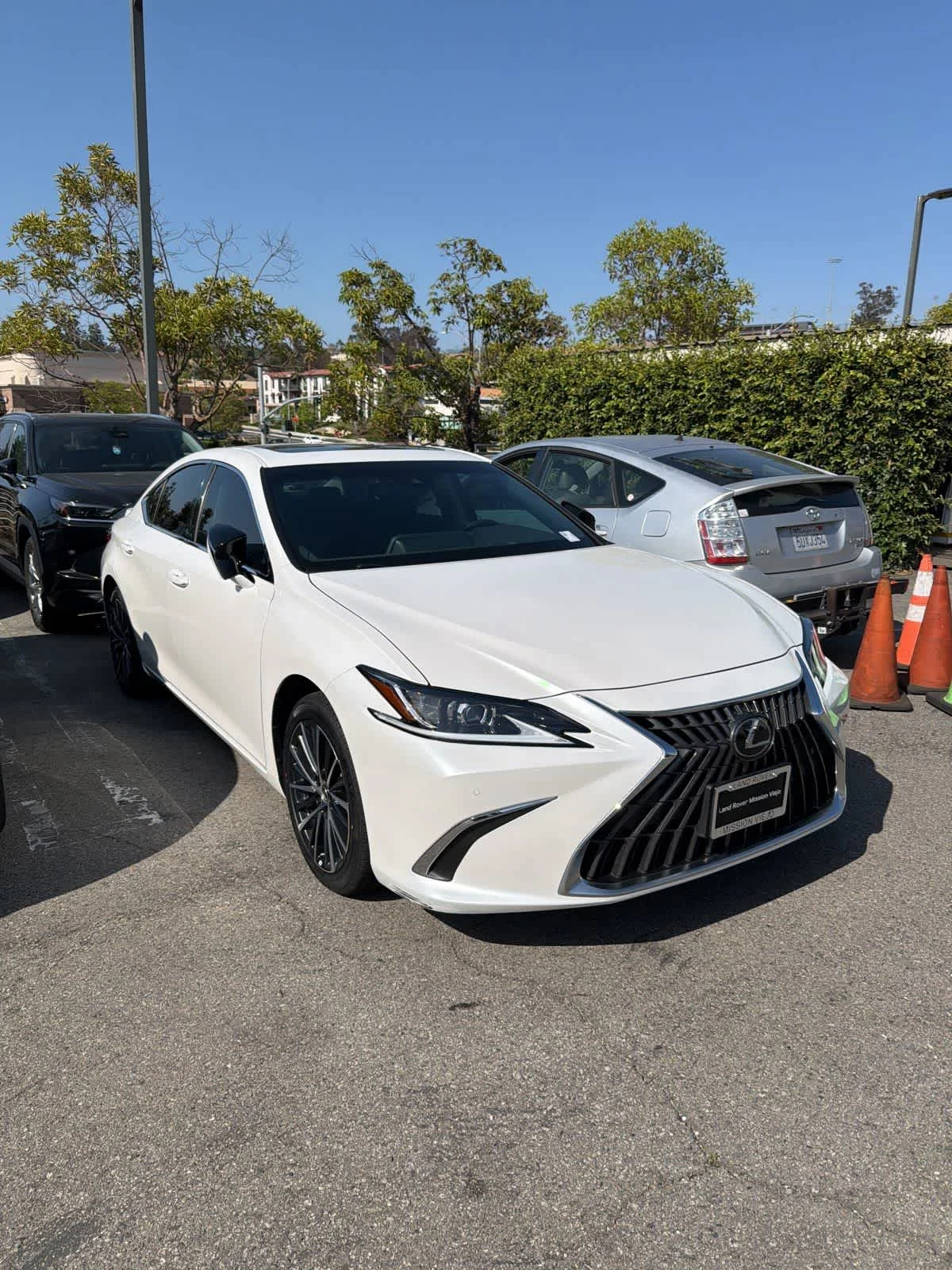 2024 Lexus ES 300h 300h's photo