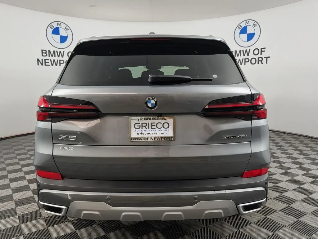 New 2026 Skyscraper Grey Metallic BMW xDrive40i image 7