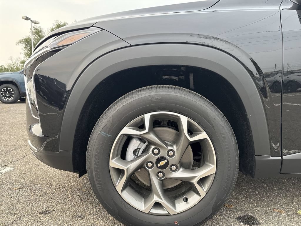 New 2026 Mosaic Black Metallic Chevrolet LT image 32