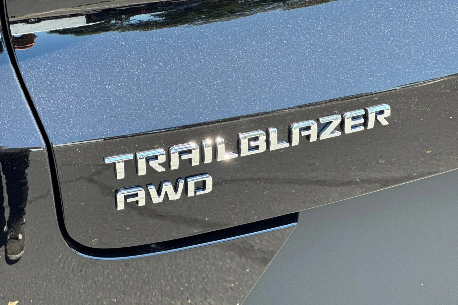 New 2026 Mosaic Black Metallic Chevrolet ACTIV image 25