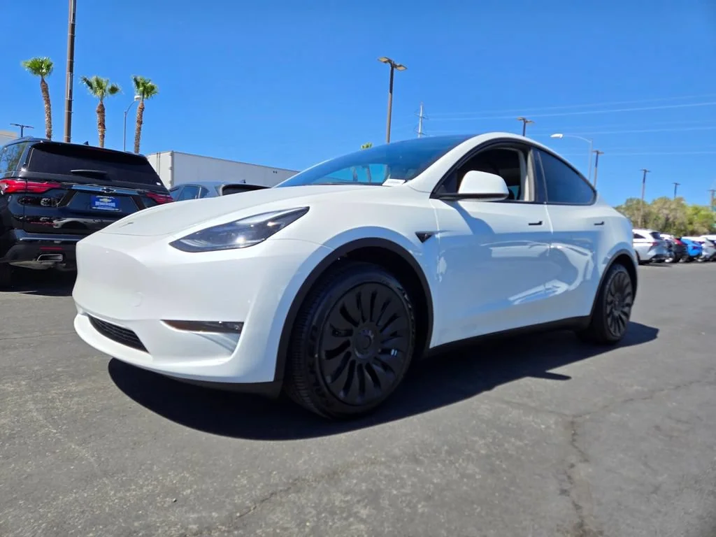 Used 2023 White Tesla Long Range image 2
