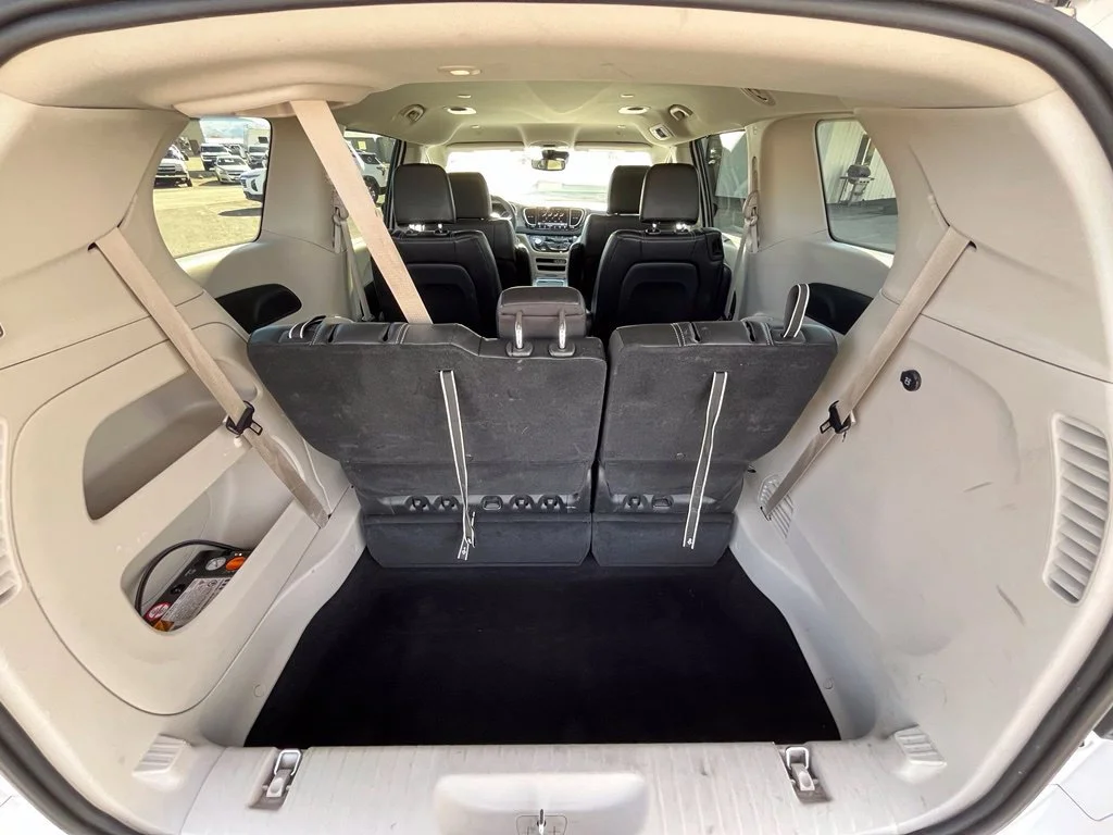 Used 2024 White Chrysler Touring L image 17