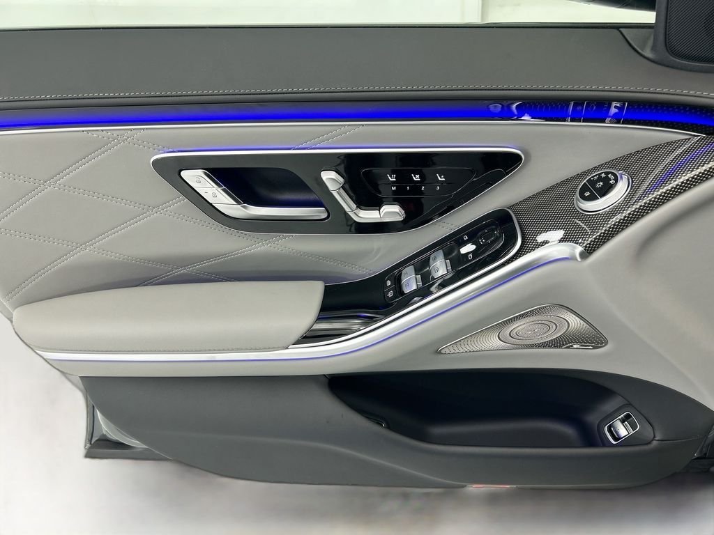 New 2026 MANUFAKTUR Silicon Grey Mercedes-Benz S 63 E AMG® image 23