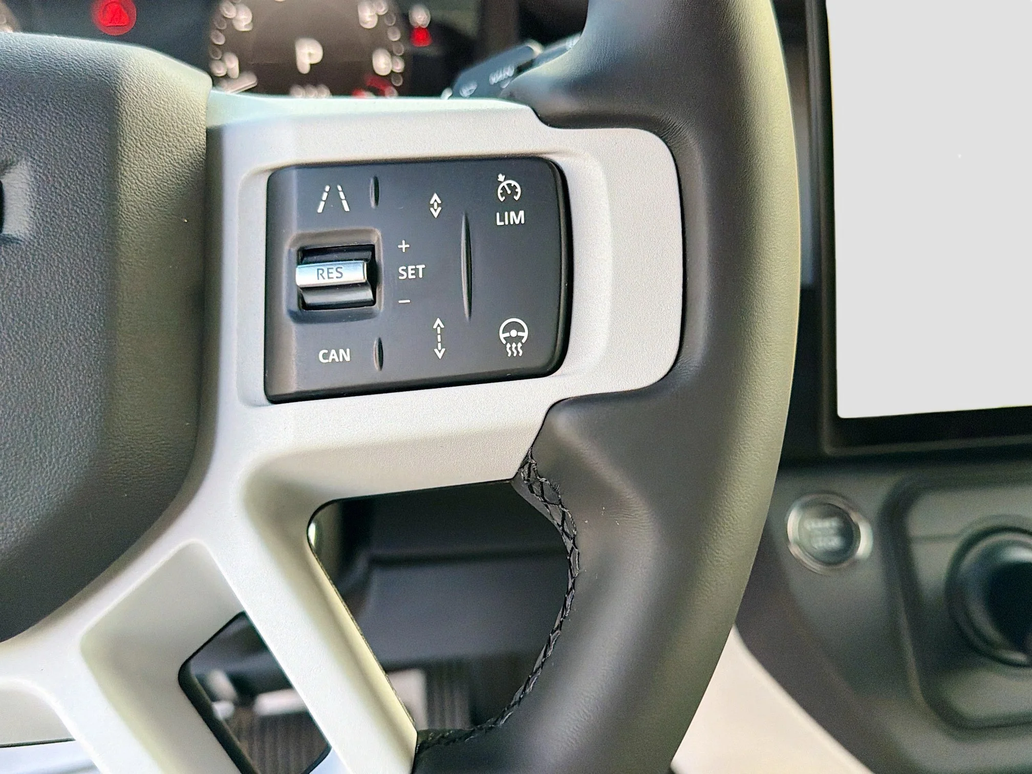 New 2026 Fuji White Land Rover X-Dynamic SE image 37
